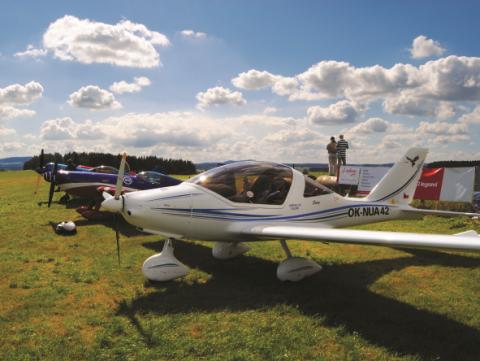 LAA ČR nyní často vlekají větroně pilotů AeČR Příkladem