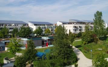 EFEKTIVNÍ TECHNOLOGIE: Skladování sezónní tepelné energie (STES) Solární termální STES. Neckarsulm, Německo. 4 MW solární instalovaný výkon - 63,000 m3 STES do půdy.