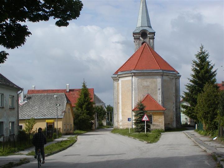 Zasedací pořádek v hůrecké malotřídce.