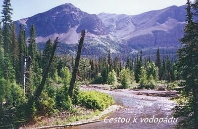 Indiánských kmenů je v Montaně několik: Blackfoots (Černé nohy), Flatheads (Placaté hlavy), Crow (Vrány), na severu Cree, na jihu Shoshoni a pochopitelně nejdivočejší z nich, Siouxové, kteří jsou teď