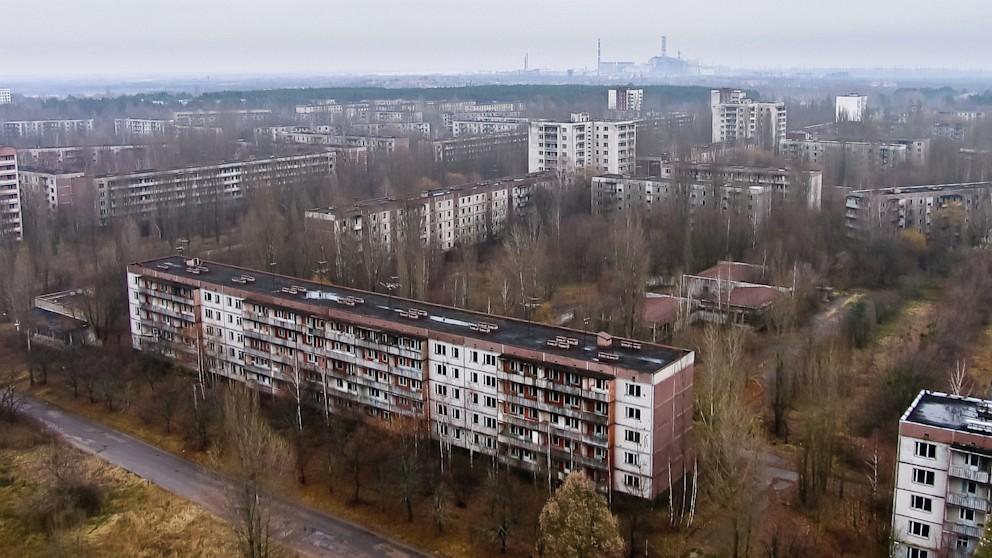 Černobyl Světoznámá havárie Černobylské elektrárny se stala 26. dubna 1986 v jaderné elektrárně v ukrajinském Černobylu. Tehdy to byla ještě část Sovětského svazu.