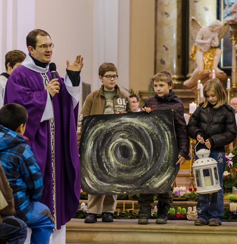 2 Slovo otce Josefa Milí žáci, učitelé, zaměstnanci Katolické školy. Velmi mě potěšil nápad s vydáváním školního časopisu, i když ze zkušenosti vím, že začínat nové věci je jednodušší než vytrvat.