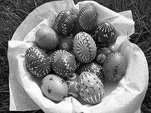 Radovat se tedy můžeme v březnu či dubnu. Velikonoční oslavy jsou také jakýmsi přivítáním jara. Zajímavostí je, že datum Velikonoc bylo určeno až roku 325 na 1. nikajském koncilu.