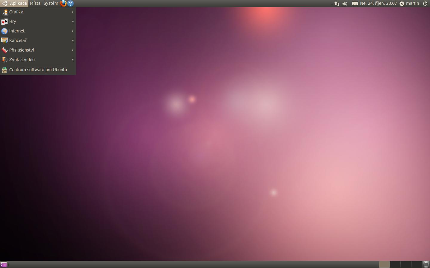 Ubuntu na rozdíl od Windows má panely dva - horní a dolní - i když toto označení je zavádějící, neboť mohou být libovolně přemístěny nebo sloučeny do panelu jednoho.