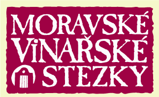 Zelená stezka má směrové značení v terénu podle možností doplněné dalšími prvky informačního systému (mapy, interpretační panely) a vybaveností pro uživatele, jako jsou odpočívadla, stojany pro kola,