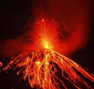 Sopečná činnost Velký tlak uvnitř zemské kůry také způsobuje výbuchy sopek. Pod povrchem se nacházejí místa s rostavenou horninou (magma). Právě působení tlaku na magma je příčinou výbuchu.