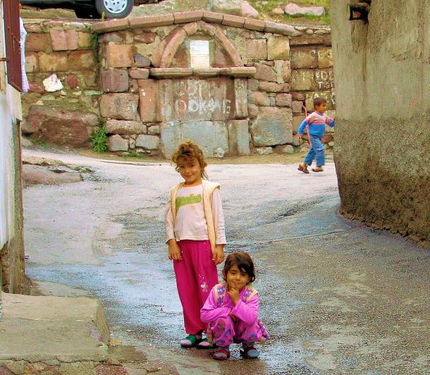 Safranbolu (sluneční hodiny) Ankara (klepání koberců) Istanbul (babička sbírá