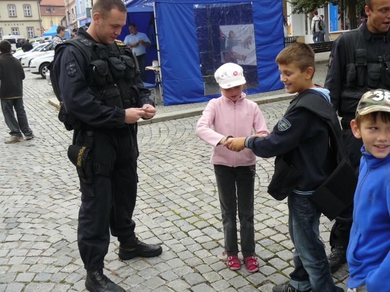 Xxxxxxxxxxxxx Týden mobility - Den bez aut Den bez aut Naše škola obdrţela od stráţníků MP Boskovice milé pozvání na akci Den bez aut, den s městskou policií.