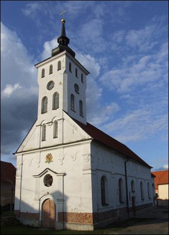 králových nástupců. (www.koutnas.cz) Kostel sv. Jiří znak Stadionů na kostele Kaplička Nejsvětější Trojice datována rokem 1827 je ve vlastnictví obce.