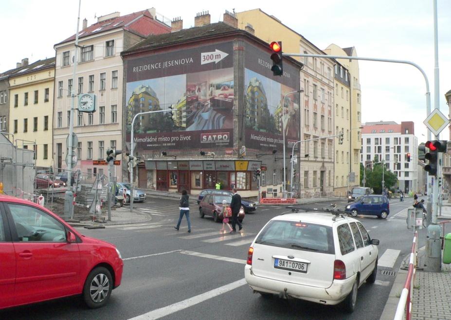 Špatné přechody 4. Nedokončené stavby-staveniště 5. Chybí chodníky 6.