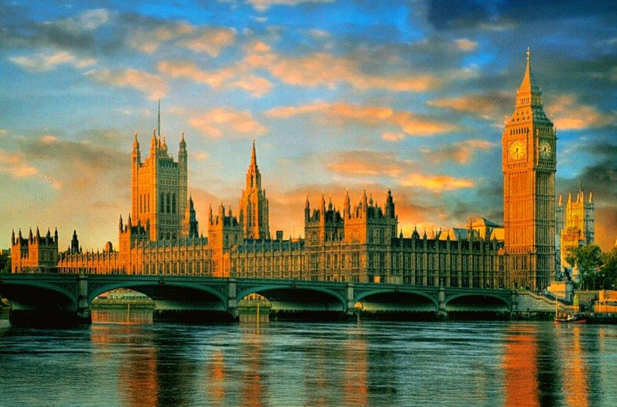 Další významná památka, která na Vás čeká v rámci tohoto zájezdu je Westminsterský palác, neboli Houses of Parliament, který je sídlem parlamentu Spojeného království.