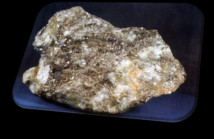 Galenit, leštěněc olovnatý - Sulfid olovnatý PbS Barva: stříbrně šedá, tvrdost: 3, soustava: krychlová