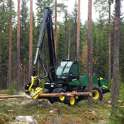 úspěchem používána běžná těžební technika, jako jsou lesnické motorové pily, harvestorové těžební stroje, lesnické traktory, nakládací a vyvážecí soupravy.