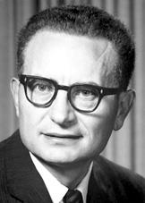 10.2 Představitelé neokeynesovské ekonomie PAUL A. SAMUELSON (1915 2009) Studoval ekonomii na Chicagské univerzitě a na Harvardově univerzitě.