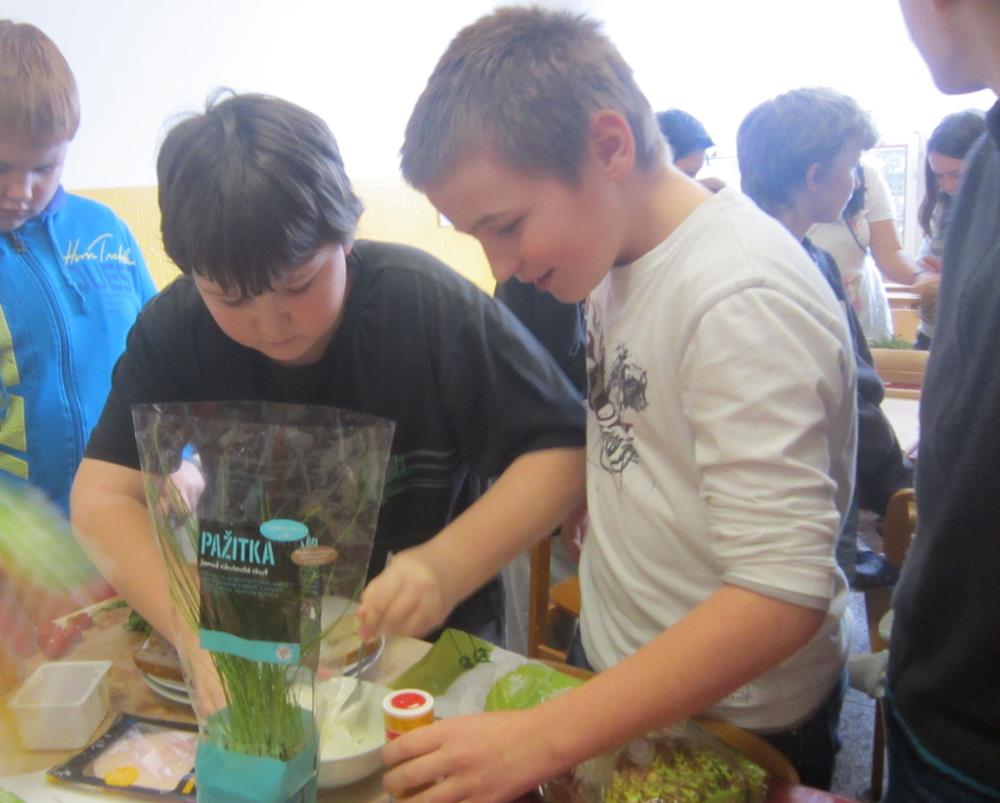 ZDRAVÁ PĚTKA Zdravá pětka je celorepublikový vzdělávací program pro základní školy, zaměřený na zdravý ţivotní styl v oblasti zdravého stravování. V úterý 24.