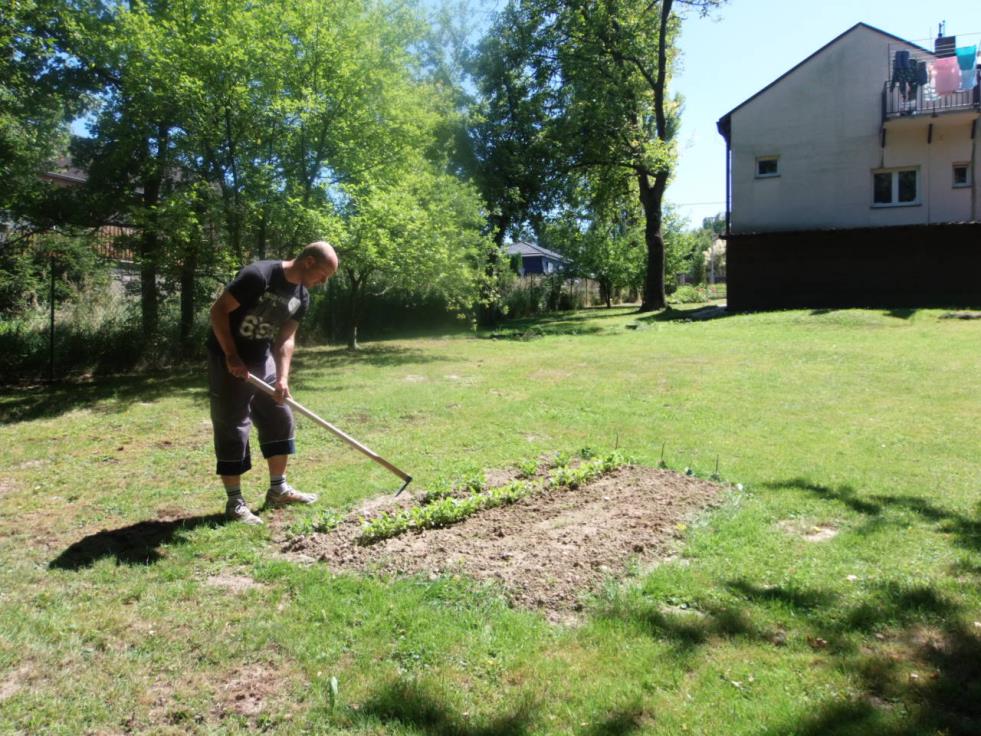 způsobeno tím, že jsme současně otevřeli dvě chráněná bydlení a v dubnu nastoupí 19 zaměstnanců do Domova se zvláštním režimem Hladnovská.