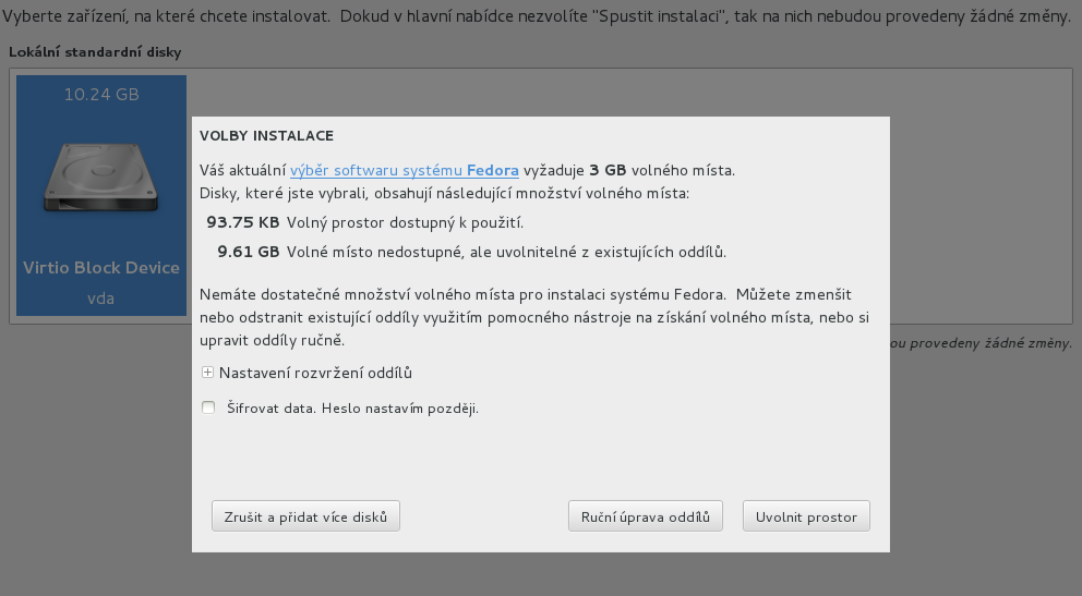 linuxový uživatel, který se s příslušným zadáním potýkal při své první instalaci Fedory 18. Ten jediný prováděl instalaci v angličtině, ostatní v češtině. 6.8.1 Nejasná volba ke spuštění nástroje Po výběru disku se zobrazí varování o nedostatku prostoru.