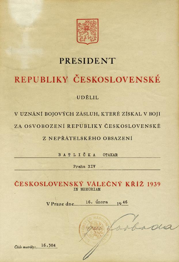 Rádio vyhrává německé šlágry. Neobvykle hlasitě. Není to ani přízrak, ani sen - nejde o výsměch, ani výraz ohleduplnosti, ale čistě vypočítaný účelový záměr. Je to součást scénáře a nordické lsti.