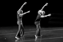 15 2 2007 16 2 2006 MOVEMENT (R)EVOLUTION AFRICA V této nevšední choreografické kompozici vypráví devět afrických choreografů příběh nově se rodící umělecké formy, jejímž prostřednictvím každý z nich