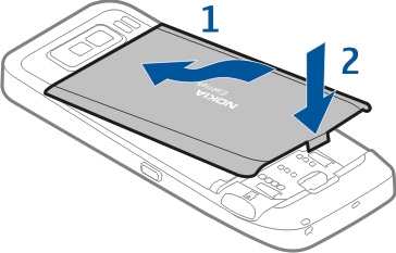 5. Při nasazování zadního krytu srovnejte nejdříve horní pojistky s odpovídajícími sloty a poté zatlačte na kryt, dokud nedosedne na místo. Nabíjení baterie Baterie je z výroby částečně nabitá.