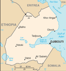 2.2.4 Dţibutsko Džibutská republika je nejmenším státem Afrického rohu, rozkládá se na území o rozloze 23.200 km 2, obývá ji 774.389 lidí. Hustota zalidnění je 33,4 obyvatel na km 2.