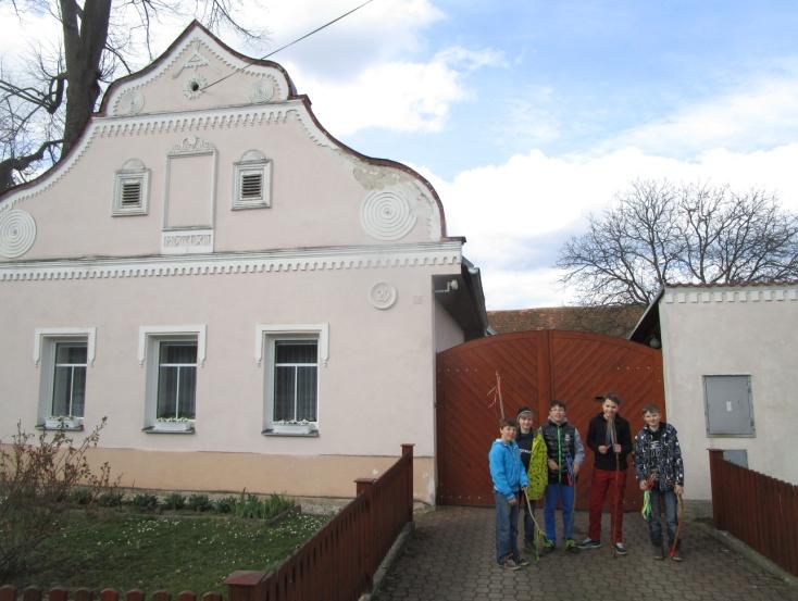 Všem, kteří nelenili a zúčastnili se letošního úklidu, ale i těm, kteří nejen v tento den udržují čistotu kolem svých pozemků, velice děkujeme!