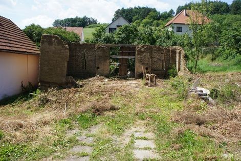 obci Pašovice 6 NEMOVITOST: Bytová jednotka Adresa nemovitosti: Katastrální údaje: Kraj Zlínský, okres Uherské Hradiště, obec Pašovice, k.ú. Pašovice na Moravě, kód ČSÚ: 718 254, LV: 760, 762 Ostatní stavby: Pozemky: st.