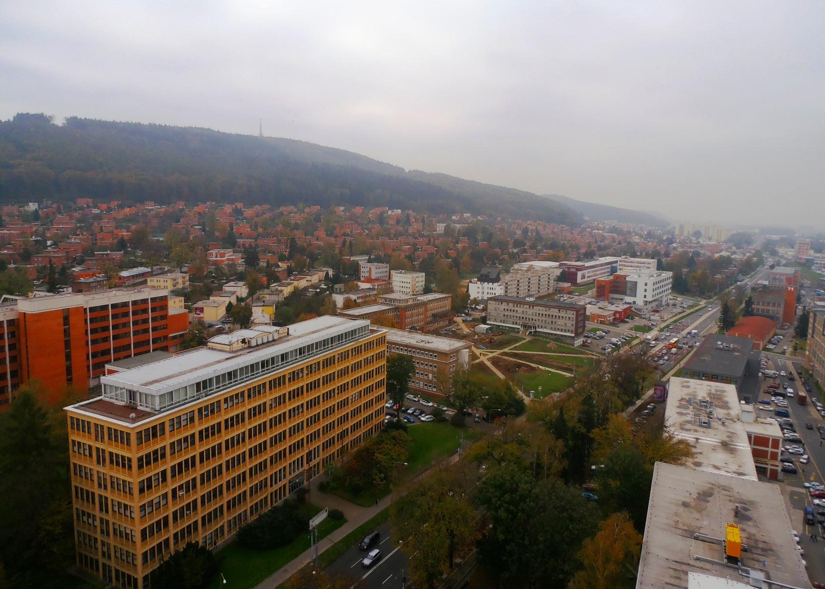 BAŤÁK Studentský časopis SPŠ Zlín Dvouměsíčník listopad, prosinec 2014 Vychází 12. prosince 2014 Ročník V. Redakce, grafická úprava Michal Řihák, 4. G e-mail: casopis.batak@email.cz, web.