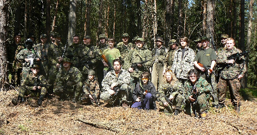 ČÍSLO VII. VIZITKA ŘÍJE 2009 STRANA 16 Airsoft Děčín Představit Vám náš tým bude docela obtížné, protože se skládá ze 40 lidí, co člověk to názor a jiná povaha.