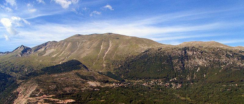 pindos meridionální hřeben páteř celého Řecka (plošně největší pohoří Řecka) délka ca 160 km nejvyšší vrchol Smolikas (2637 m) do 1200 m rod Quercus (Q. ilex, Q.