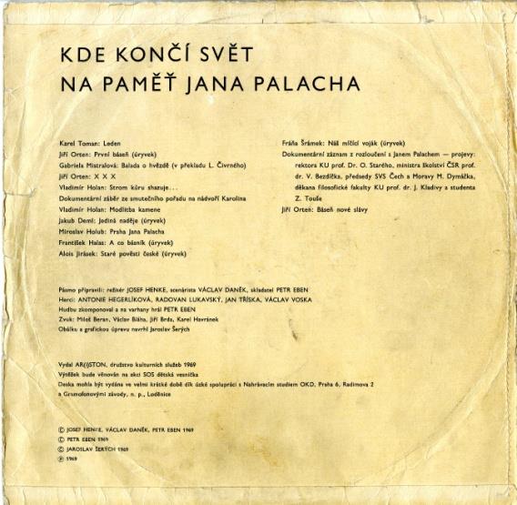 1968 OBAL GRAMOFONOVÉ DESKY Praha Datace: 1969 Inventární číslo: H8d-261_08 Gramofonová deska Kde končí svět byla vydaná na paměť studenta Jana Palacha, který se 16. 1. 1969 zapálil v horní části Václavského náměstí v Praze na protest proti omezování svobod po okupaci Československa armádami států Varšavské smlouvy.