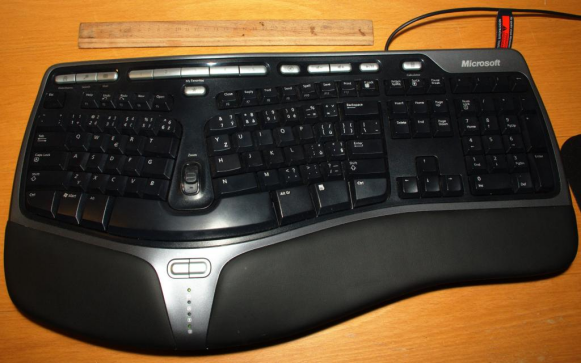 06 tivní funkce klávesy F10 tyto vracejí kódy vyšší než 255 (což lze řešit způsobem odkazovaným u MS Ergo Keyboard 4000) a jednak pěti očíslovaných kláves při horním okraji, ty nefungují vůbec.