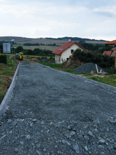 zastřešení na malém kostele. Výběr akce bude závislý na přiznané výši dotace. Z Regionálního operačního programu střední Čechy jsme ţádali v oblasti Rozvoj venkova na projekt Aby nás škola bavila.