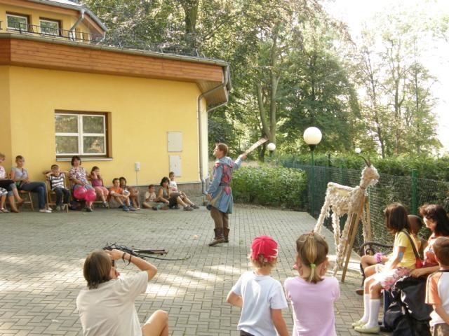 I v roce 2009 jsme pořádali kulturní akce pro celou rodinu. Celkem jsme uspořádali 7 akcí, a to ve spolupráci s divadelními spolky Ve tři, Bublinka, Sváťovo divadlo a Pik-Art.