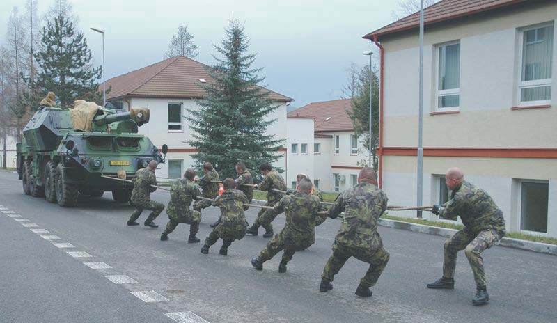 družstva utkala ve třech originálních disciplínách, které byly adrenalinovým zážitkem nejen pro soutěžící, ale i pro povzbuzující diváky. Vítězství nakonec vybojovali vojáci ze 132.