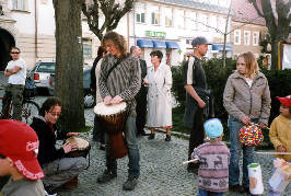 Pravidelná práce s dětmi v roce 2007 Březen Hry na rozvoj sociálních dovedností Malování vodovými barvami Pohybové hry v parku Hry s papírem a tužkou Příprava na Velikonoce setí obilí Leden