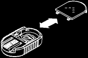 1. Odepněte držadlo snímače, pak lehce stiskněte a vysuňte kryt baterie na zadním panelu snímače. 2. Správně orientované baterie vložte do přístroje.