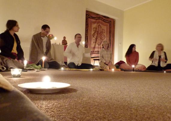 Novoročák má dlouholetou tradici a účastníci si z něj obvykle odváží novou meditační zkušenost, trochu buddhistického moudra z večerních rozprav o Dhammě, vzpomínky na setkání s dalšími příjemnými