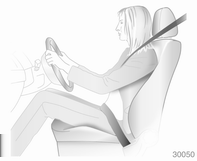 36 Sedadla, zádržné prvky Vytáhněte opěrku hlavy nahoru. Vodorovné nastavení Opěrky hlavy na zadních sedadlech Přední sedadla Poloha sedadla 9 Varování Jezděte pouze se správně nastaveným sedadlem.