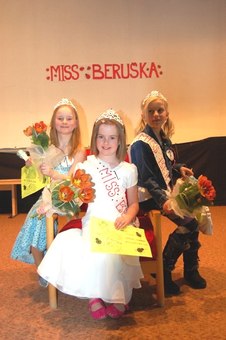 Zpravodaj Informace ze školní družiny Miss Beruška 2011 V pátek odpoledne 4.března proběhla v kinosále naší školy jiţ tradiční akce ŠD a ŠK Miss Beruška.