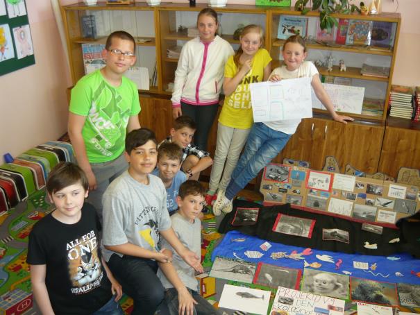 Třída V. A Mgr. Kateřina Juráňová Žáci pátého ročníku se zúčastnili projektového dne Den Země. Vybrali jsme si téma ekologické havárie ropných tankerů.