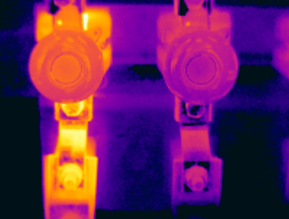 3.9 C 0-5 IR Snímek název souboru IR_1803.jpg IR Snímek datum 17.12.2009 IR Snímek čas 8:59:49 Atmosférická teplota -8.3 C Relativní vlhkost 78.0 % Emisivita 0.95 Odražená teplota -10.