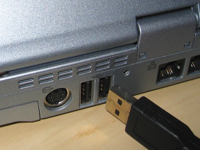 Hardwarová instalace Připojte lupu MonoMouse-USB