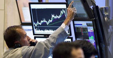 ZAJÍMAVOST Obr. č. 3 Vývoj indexu akcií spotřebního zboží vůči celému indexu SP500 Svědčí o tom rostoucí poměr mezi ETF na high yield dluhopisy a ETF desetiletých státních dluhopisů.