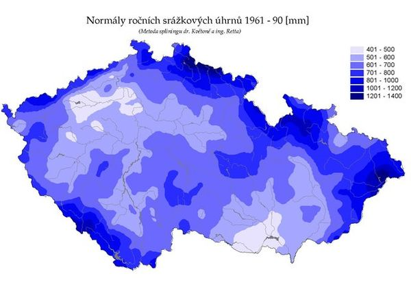 Obr. 10 Průměrné roční srážky v letech 1961 až 1990 Zdroj:ČHMÚ K tvorbě oblaků dochází, když vzduchová hmota začne stoupat např. na svahu kopce (viz Obr.