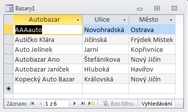 FORMULÁŘE 3 Formulář se otevře v zobrazení rozložení, kde jej můžete dále upravovat. Formulář uložte.