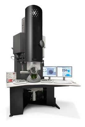 Transmisní elektronová mikroskopie (TEM) JEM 2010 (JEOL) Transmisní elektronová mikroskopie (TEM) je zobrazovací technikou využívající průchodu urychlených elektronů vzorkem a jeho zobrazení na