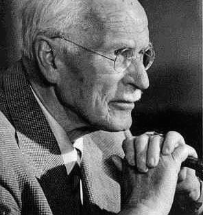 Carl Gustav Jung Invaze vnitřních obrazů, jimiž se nám dává skutečnost a v nichž tedy nutně a neustále žijeme, domyšleno do důsledků, mění realitu v jakousi souvislou metaforu našeho prožívání.