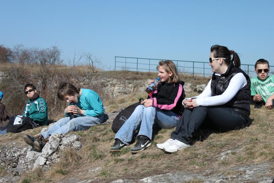 Individuálním pravidelným přístupem k jednotlivým klientům lze dosáhnout pochopení a navázání probírané látky ze strany klienta.