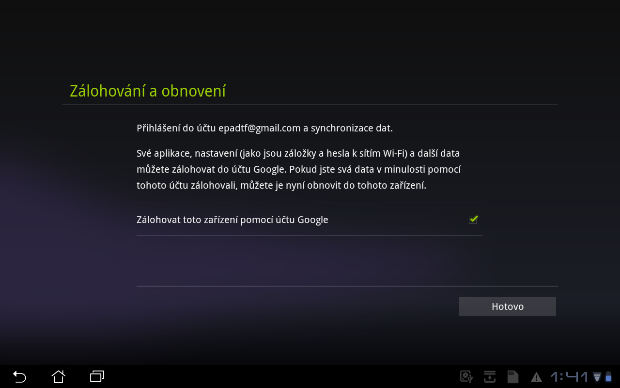 Gmail Gmail (Google mail) umožňuje přístup k účtu Gmail, příjem a psaní e-mailů. Nastavení účtu Gmail 1. Klepněte na E-mail v nabídce Apps (Aplikace).